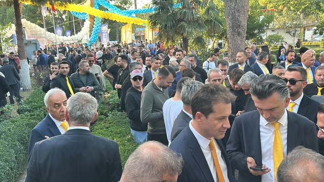 Kesin olmayan sonuçlara göre Edremit Ticaret Odası'nda mavi liste 16 üyelik kazandı