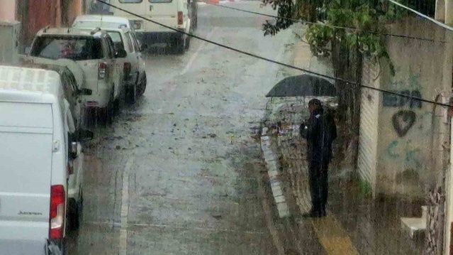 Bartın'da öğlen başlayan sağanakta çok sayıda ev ve iş yerlerini su bastı
