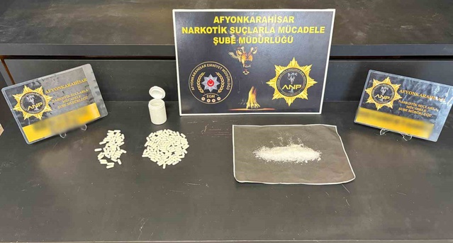 Afyonkarahisar'da otomobilde 20 gram uyuşturucuyla yakalanan 1 kişi tutuklandı