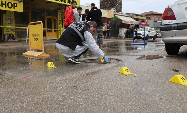 Kozan'da tekel bayisine motosikletli 2 kişi ateş açtı, saldırıda kimse yaralanmadı
