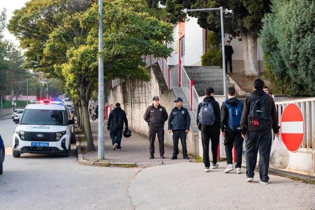 Bilecik'te okul çevresi denetimlerinde servis araçları da kontrol ediliyor