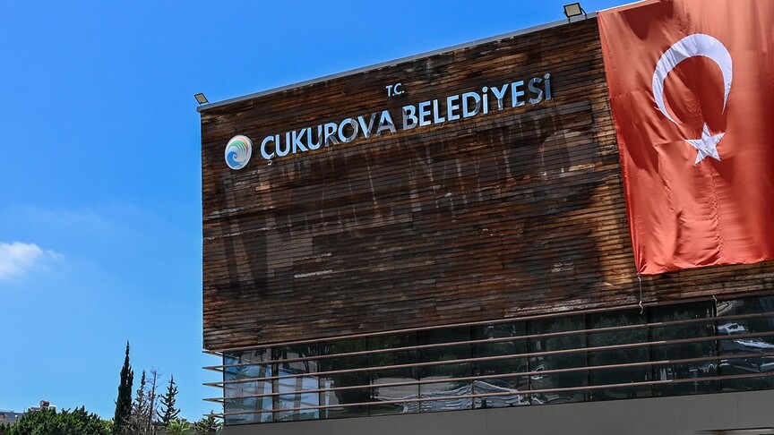 Çukurova Belediyesindeki usulsüzlüklere yönelik operasyonda 44 kişi gözaltında