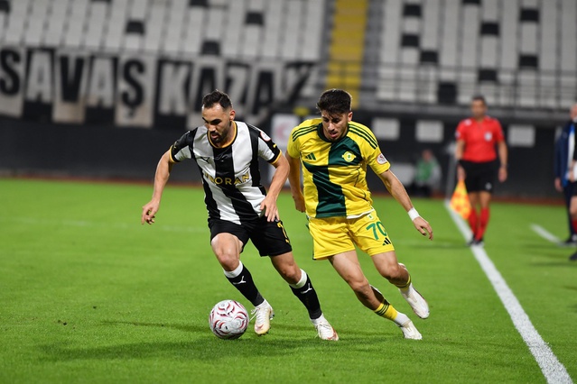 Manisa FK, 90+3'te yediği penaltıyla Esenler Erokspor'la 1-1 berabere kaldı