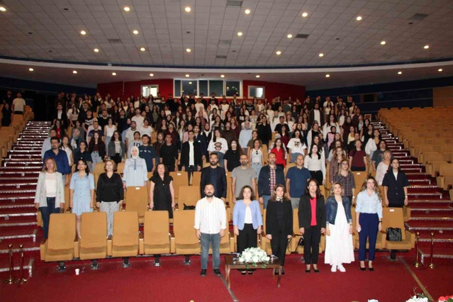 ADÜ'de 2026-2027 döneminde yeni öğrencilere oryantasyon programları sürüyor.