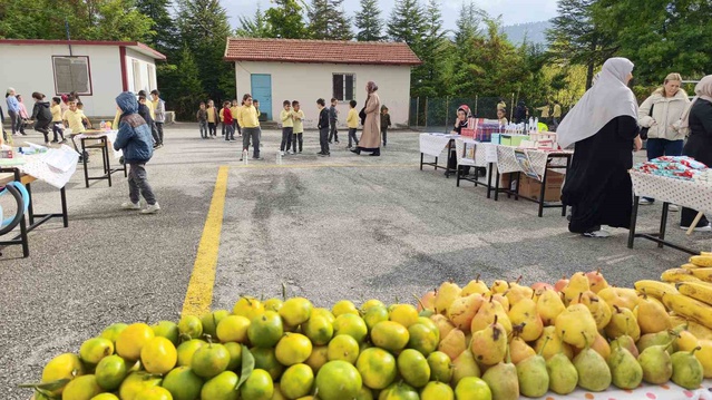 Konya Bozkır'da 24 okulda 1300 öğrenciye ağız-diş bakım ürünü dağıtıldı