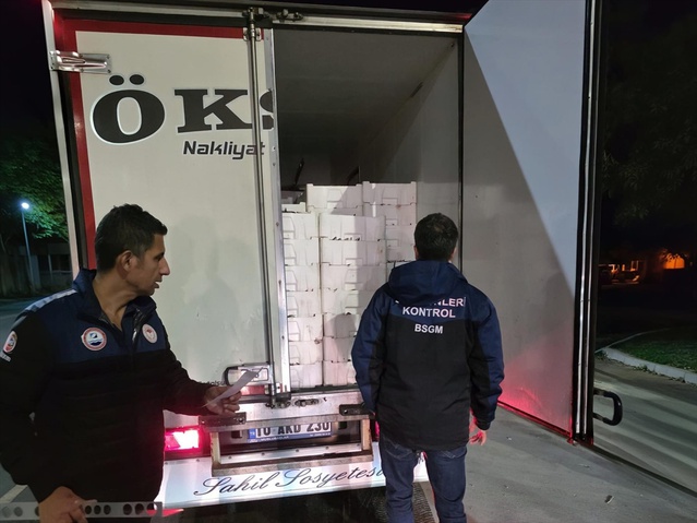 İzmir Su Ürünleri Hali'nde 8 kilo yasak orfoza el konuldu, ilgililere ceza verildi