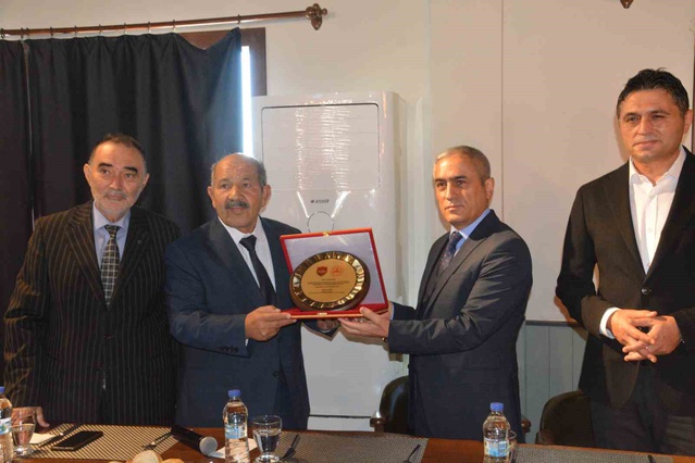 İzmir Aliağa'da din görevlisi 1 yıllık emekli maaşını TSKGV'ye bağışladı