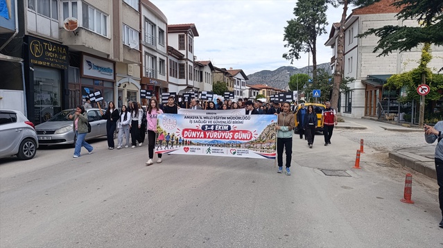 Amasya'da Dünya Yürüyüş Günü'nde öğrenciler sağlıklı yaşam için yürüdü