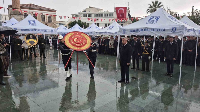 Bodrum'da Cumhuriyet coşkusu 103'üncü yılda çelenk töreniyle başladı