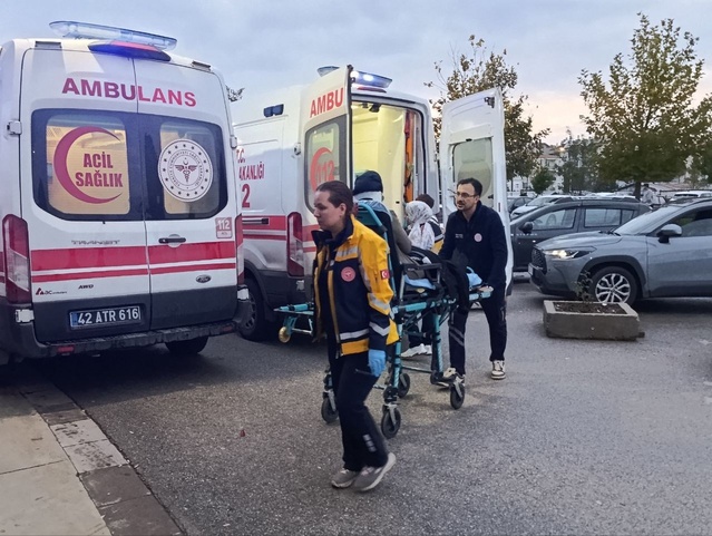 Konya'nın Beyşehir ilçesinde aynı yolda iki trafik kazasında 6 kişi yaralandı