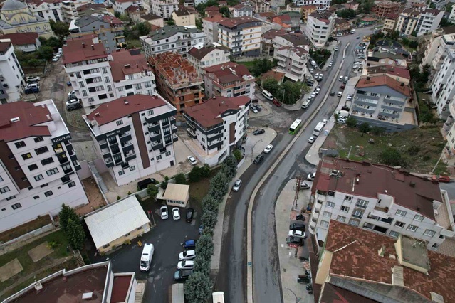 Kocaeli Büyükşehir Belediyesi, Çayırova'daki Uğur Mumcu Caddesi'ni 170 milyon lirayla yeniledi