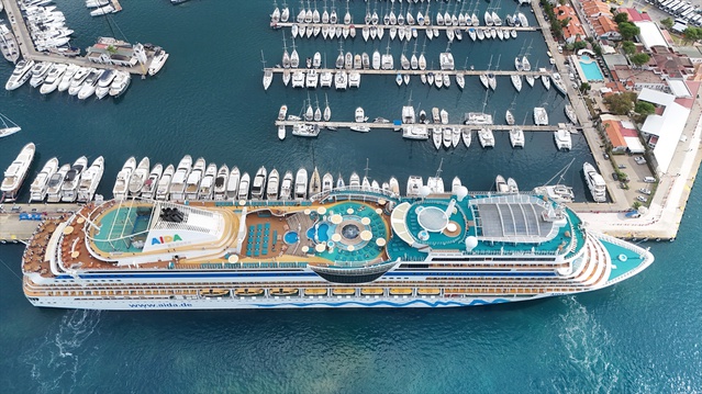 Marmaris'e 2 bin 370 yolcu getiren Aida Stella akşam İzmir'e gidecek