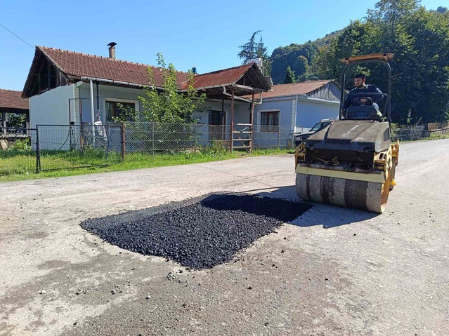 Düzce Gölyaka'da İl Özel İdaresi iki köy yolunda asfalt yama çalışmasını bitirdi