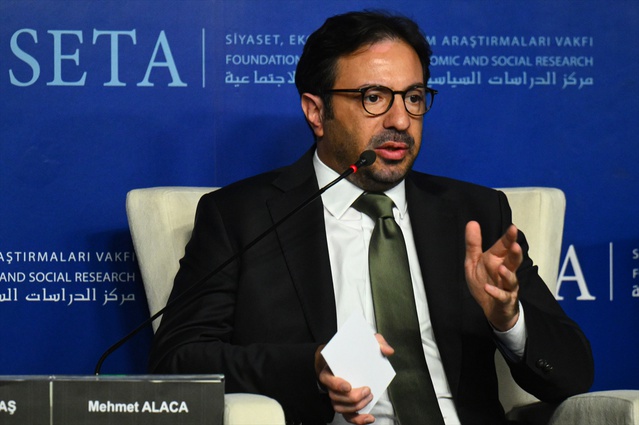 SETA panelinde Kalkınma Yolu'nun Irak'a borçlanma maliyeti getirmeyeceği belirtildi