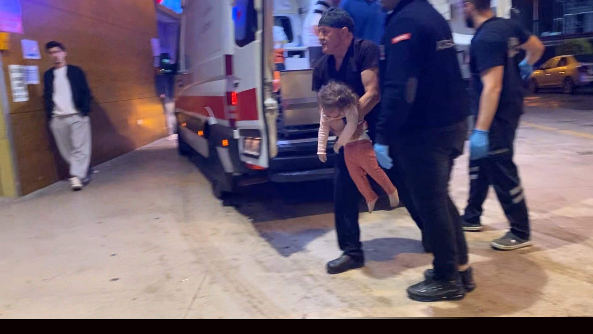 Nefes borusuna misket kaçan çocuğu doktorlar böyle kurtardı