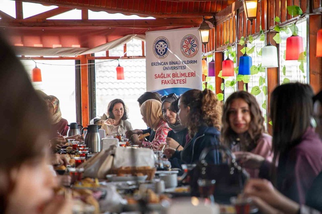 EBYÜ'de Rektör Kuyrukluyıldız, Sağlık Bilimleri Fakültesi öğrencileriyle buluştu
