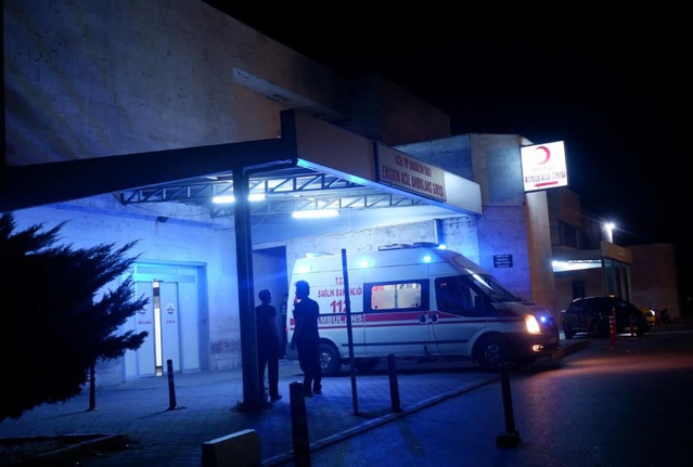 Uzunköprü'de alkol satışı nedeniyle kavgada 2 kişi yaralandı, biri yoğun bakımda