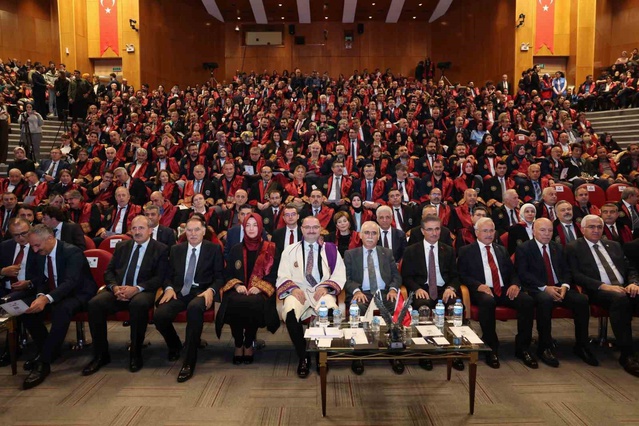Atatürk Üniversitesi yerli yapay zeka platformu ATAZEKA'yı kurdu