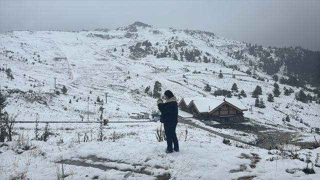 Bolu'nun Kartalkaya ve Sarıalan mevkilerinde kar kalınlığı 5 santimetreye ulaştı