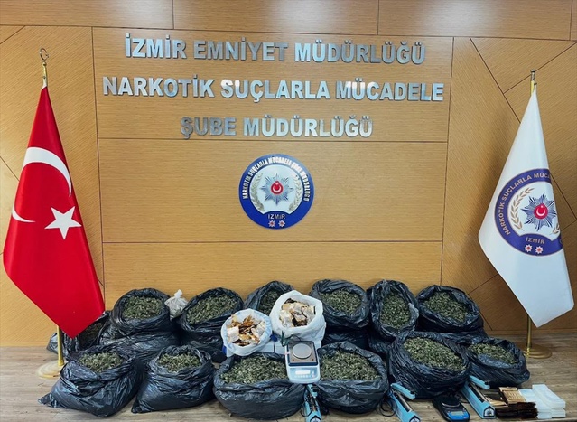 12 şüpheli, İzmir ve Muğla'da düzenlenen uyuşturucu operasyonunda gözaltına alındı