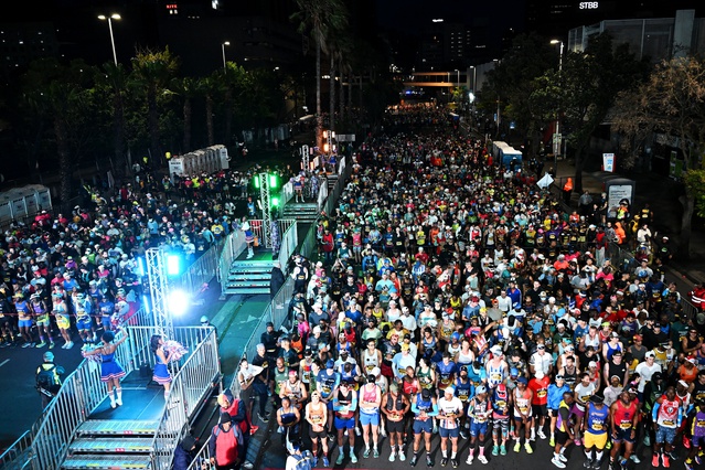 Nelson Mandela Maratonu'nun ilki Cape Town'da yoğun ilgiyle düzenlendi