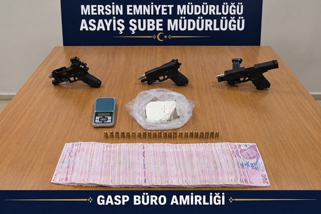Mersin Toroslar'da ev kurşunlamasının 2 şüphelisi yakalandı, 3 tabanca bulundu