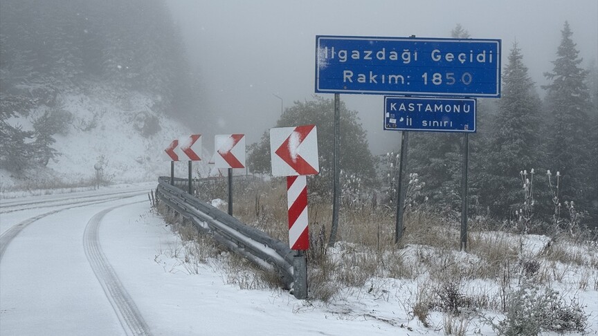 Ilgaz Dağı kar yağışıyla beyaza büründü