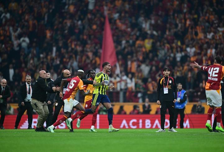 Fenerbahçe'den derbiden çıkan olaylarla ilgili açıklama geldi!