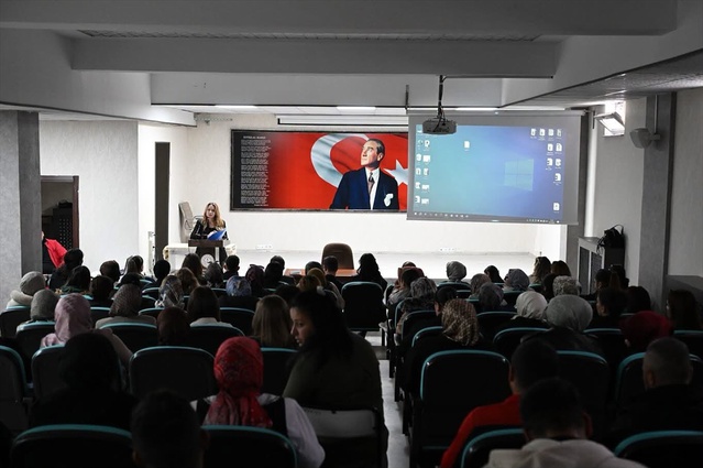 Erzincan'da okul bahçesi sorumlularına Emniyet işbirliğiyle güvenlik eğitimi verildi