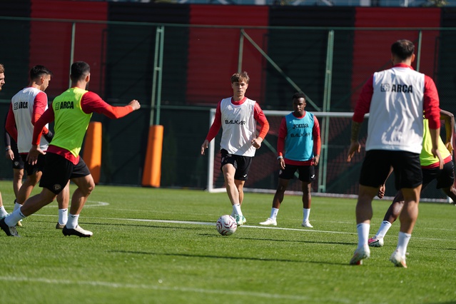 Arca Çorum FK, Göztepe deplasmanı hazırlığında pas temposuna çalıştı