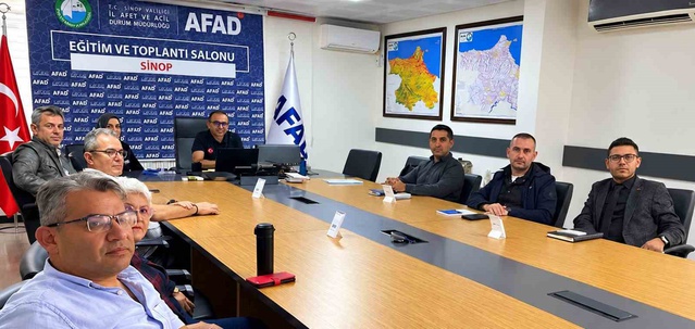 Sinop'ta kamu kurum temsilcilerine sivil savunma uzman ve amir eğitimi tamamlandı