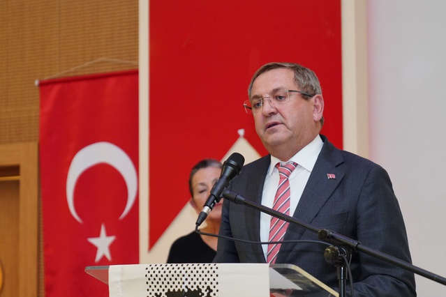 Ayvalık'ta ADD gecesinde Ergin güçlü gelecek için adalet ve liyakati vurguladı
