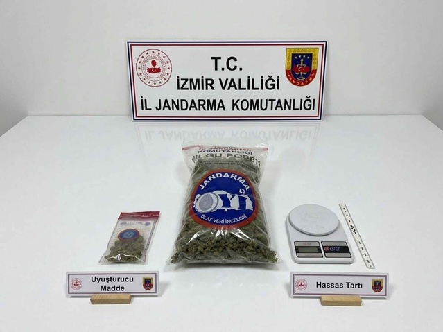 İzmir Torbalı'da konteynerde 810 gram esrar bulundu, 3 şüpheli gözaltına alındı