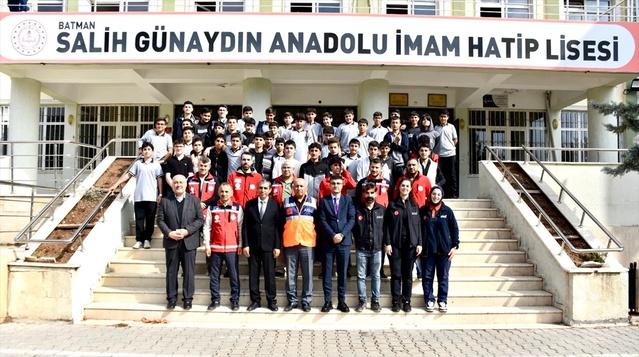 Batman'da 13 Ekim afet gününde okullarda öğrenci ve personel tahliye tatbikatı yaptı
