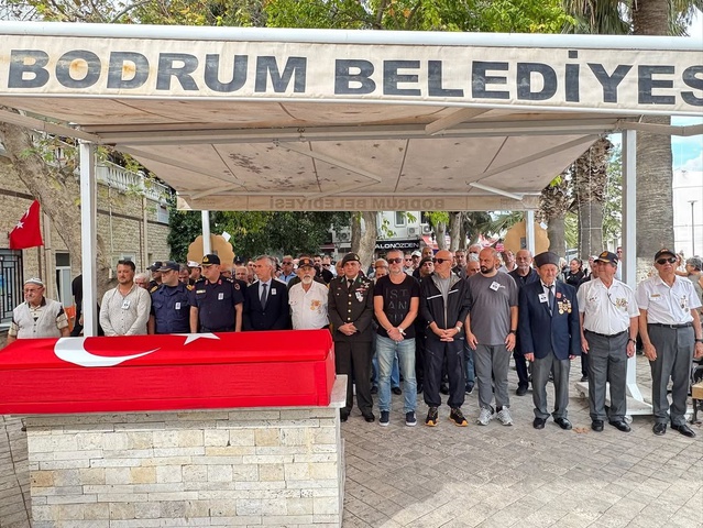 KOAH hastası Kıbrıs Gazisi Hüsnü Şengöz Bodrum'da son yolculuğuna uğurlandı