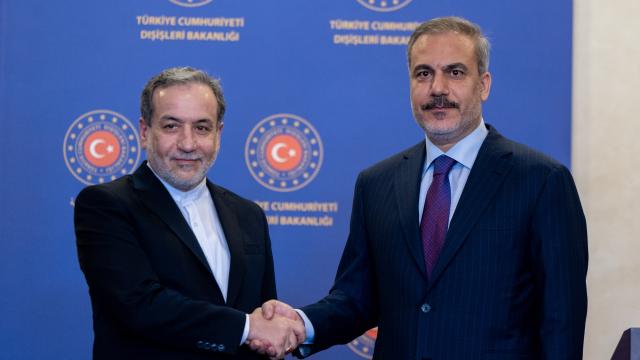 Bakan Fidan, İranlı mevkidaşı Arakçi ile görüştü