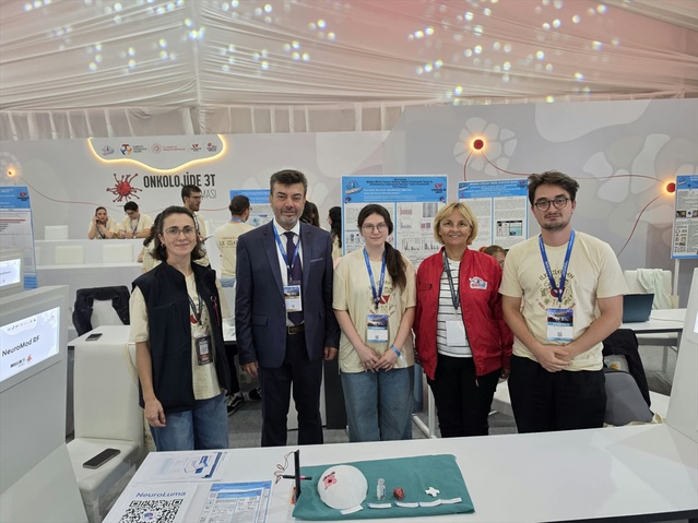 Beyin tümörü tedavisi geliştiren NeuroLuma Takımı TEKNOFEST'te Türkiye üçüncüsü oldu