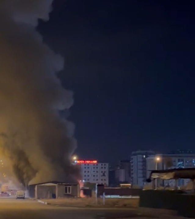 Kahramanmaraş Onikişubat'ta iş yerindeki yangın söndürüldü, maddi hasar oluştu