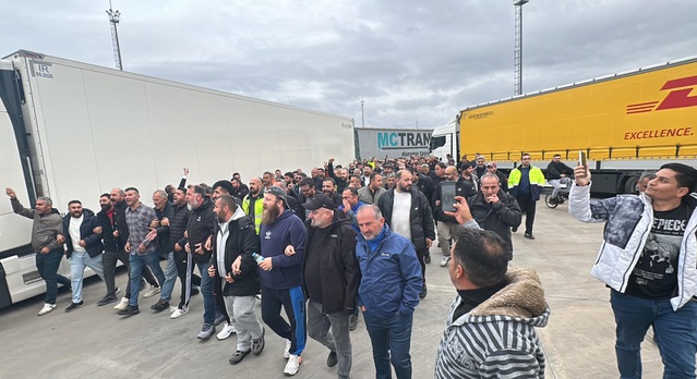 Edirne'de TIR şoförleri 180 günde 90 gün kalış kısıtlamasına sınırda kontak kapattı