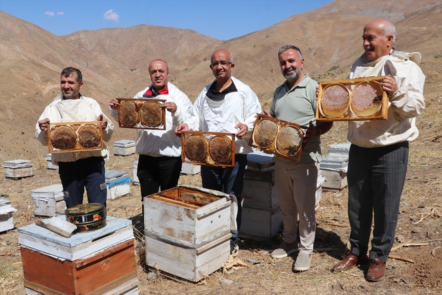 Siirt Şirvan'da arıcı Şalk, sezonun ilk hasadında kovan başına 10 kilo bal bekliyor