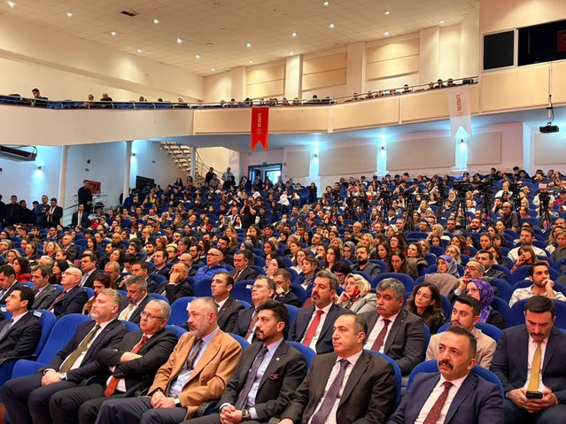 Bakan Tekin, yapay zeka destekli Yeni EBA'yı Ankara'daki programda tanıttı