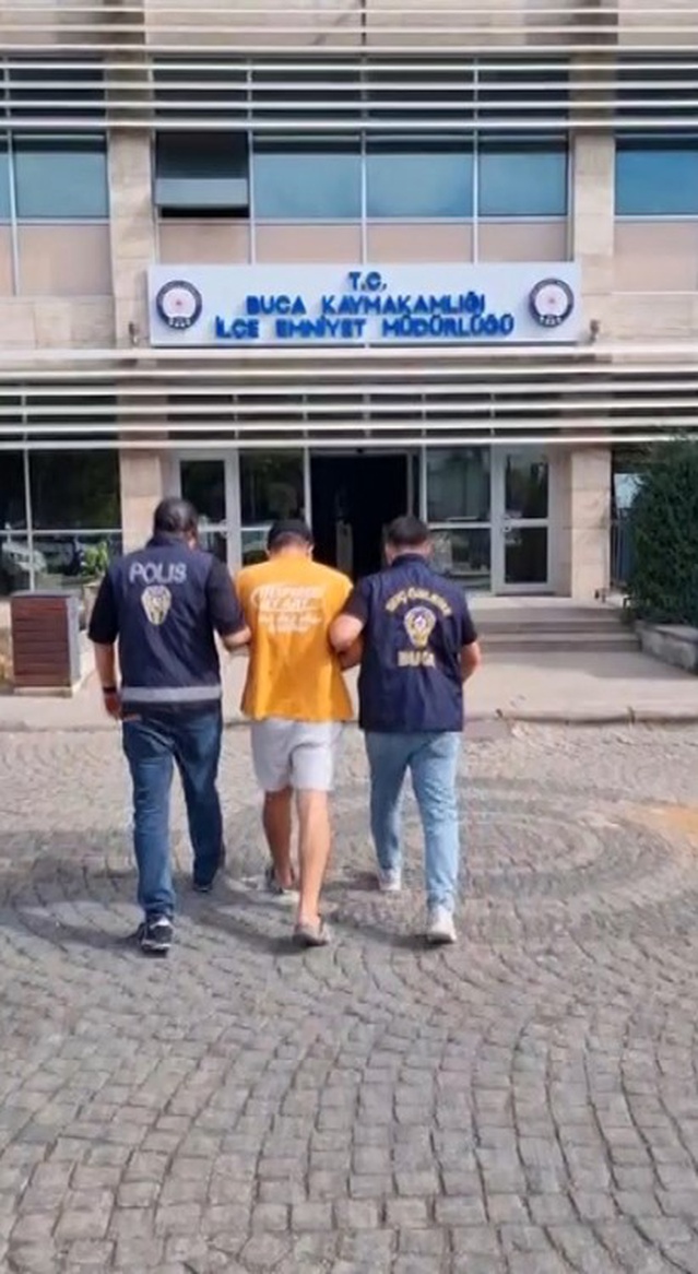 İzmir Buca'da 13 yıl 3 ay ve 24 yıl 7 ay 9 gün cezaları bulunan 2 firari yakalandı