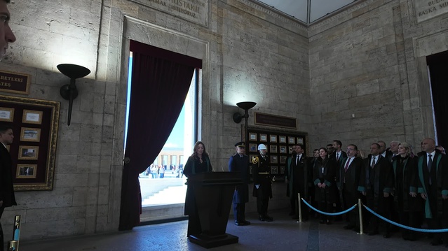 Ankara Barosu Başkanı Çağlayan ve yönetimi, Anıtkabir Özel Defteri'ni imzaladı