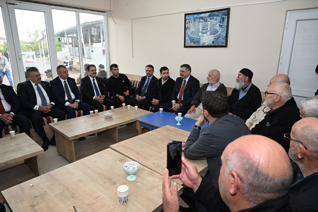 İçişleri Bakanı Çiftçi, Başiskele'de vatandaşlarla sohbet edip taleplerini dinledi