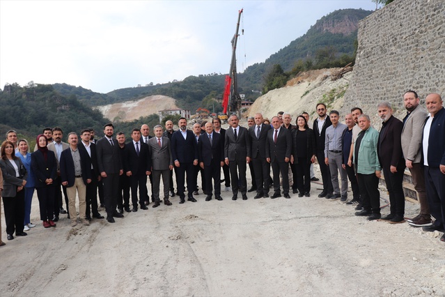 Özer, 1 milyar liralık projede Ünye-Akkuş-Niksar Yolu'nun aralık sonunda açılacağını dedi