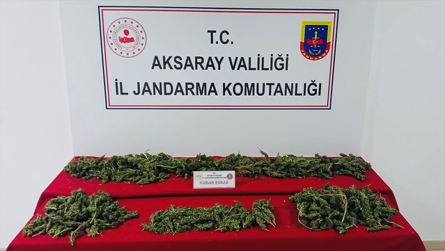 Aksaray'da 3 zanlı uyuşturucu operasyonunda tutuklandı, ruhsatsız tabanca bulundu
