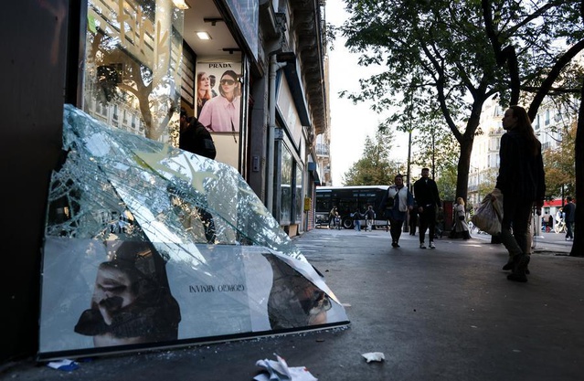 Paris ve Marsilya'da cumartesi protestoları öncesi sokağa çıkma yasakları uzatıldı