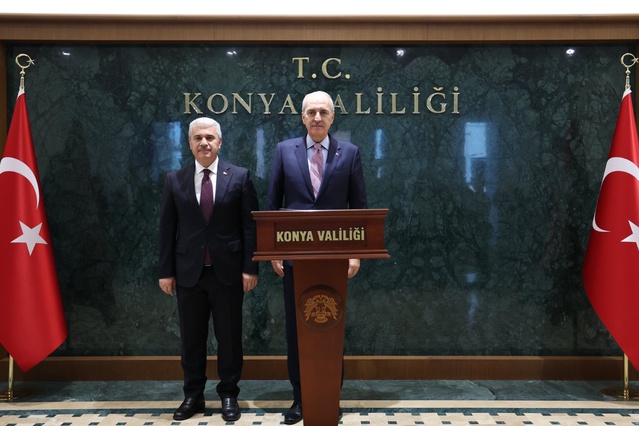 TBMM Başkanı Kurtulmuş, Konya'da Alaaddin Camisi'ndeki saygı nöbetinin değişimini izledi