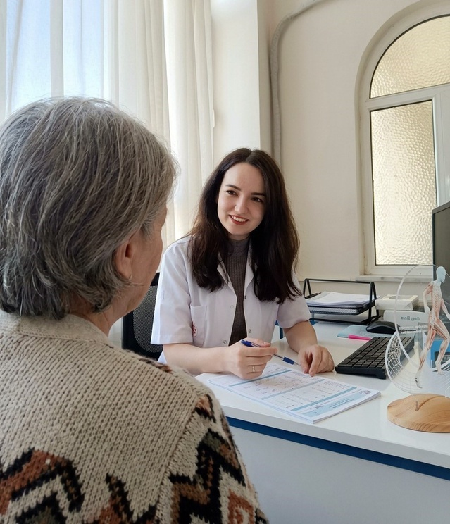 Uzman Dr. Tekin, osteoporozun kırığa kadar belirti vermeden ilerleyebildiğini söyledi