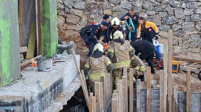 Çekmeköy'deki inşaat alanında göçük altında kalan 1 işçi hafif yaralı kurtarıldı